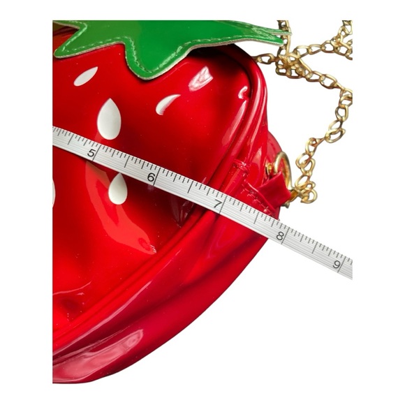 Strawberry-Shaped Red and Green Shoulder Small Bag - Picture 8 of 10